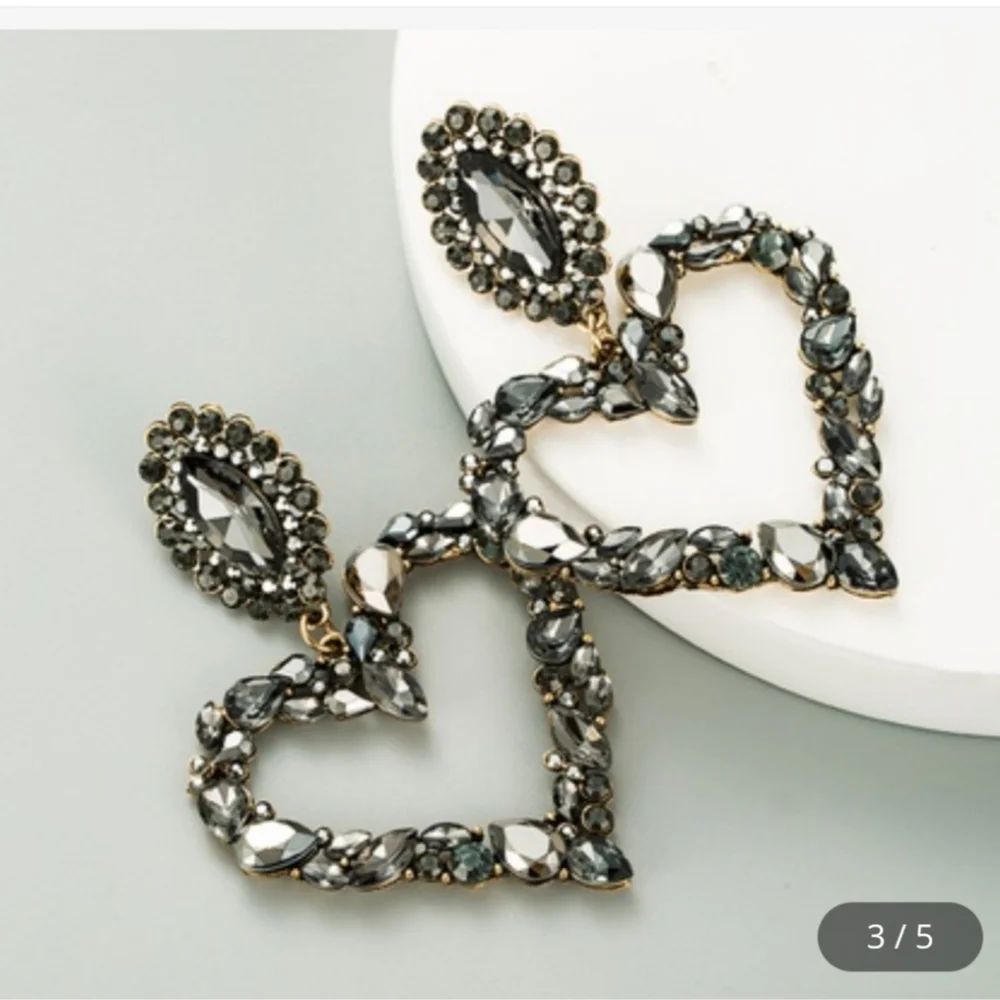 My PFFs Wearing Jewelry That I Sell At PoshFest - Picture 8 of 16